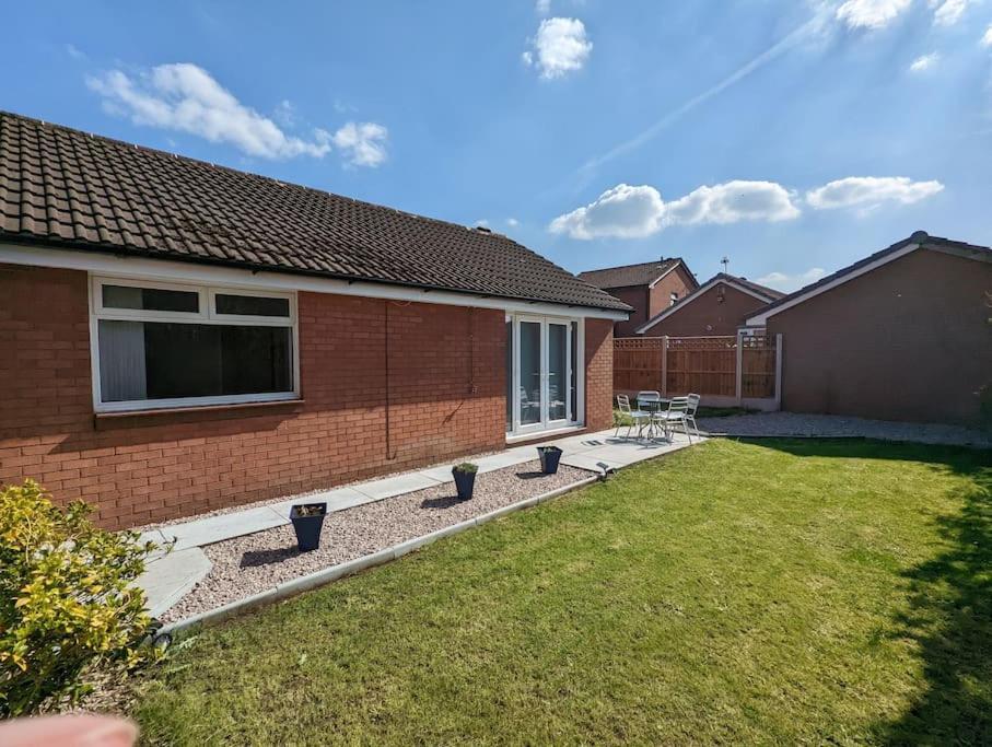 The Kilsyth,Detached Bungalow Warrington Esterno foto