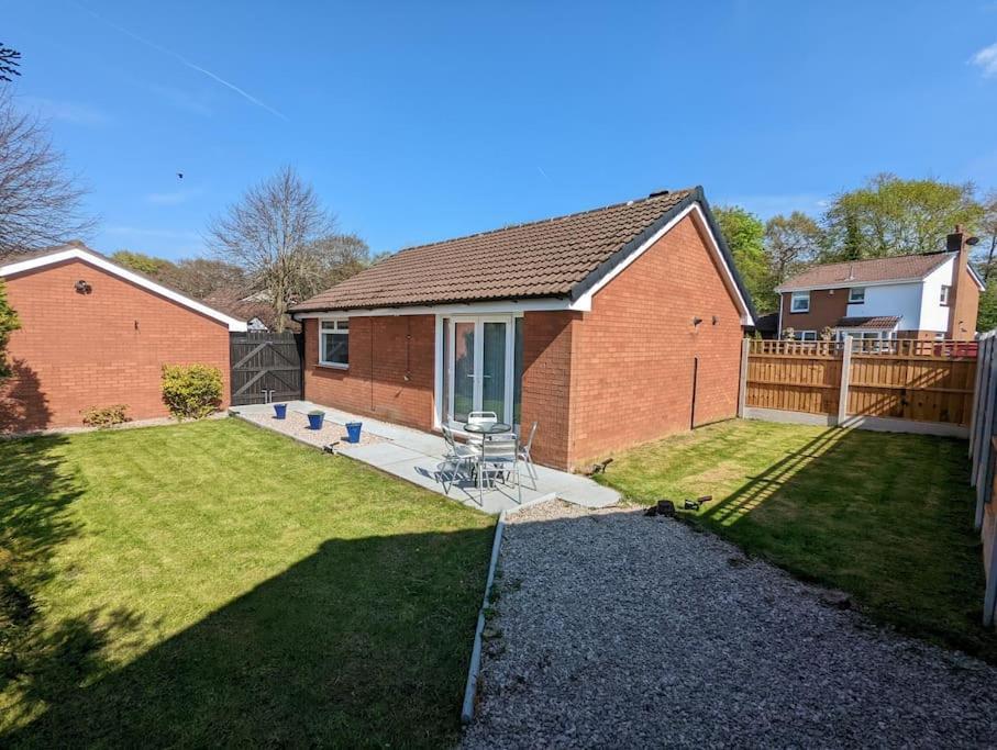 The Kilsyth,Detached Bungalow Warrington Esterno foto