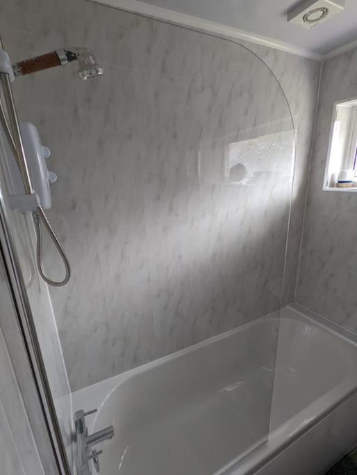 The Kilsyth,Detached Bungalow Warrington Esterno foto