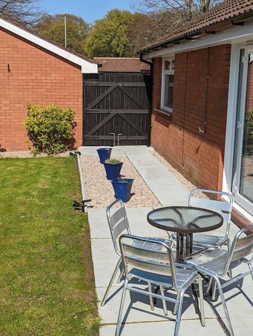 The Kilsyth,Detached Bungalow Warrington Esterno foto